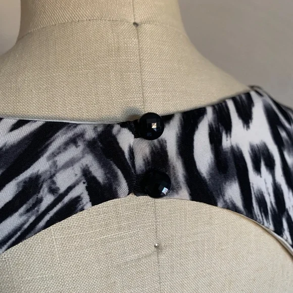 Snow Leopard Bodycon Open Back Sleeveless Stretch Shift Dress - Picture 6 of 7